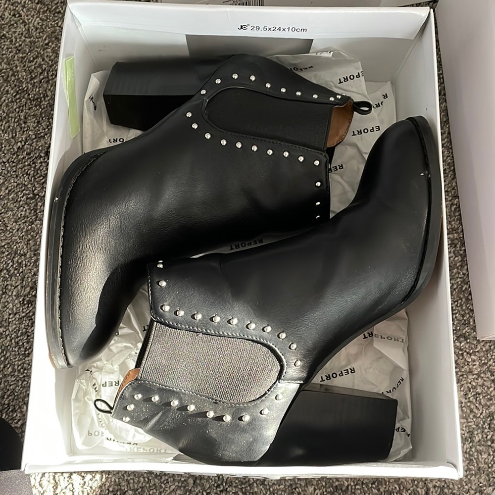 Size 9 wide black boots